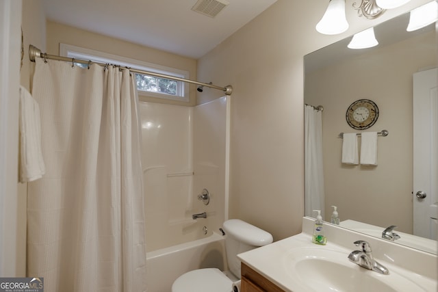 full bathroom featuring shower / bath combo with shower curtain, vanity, and toilet