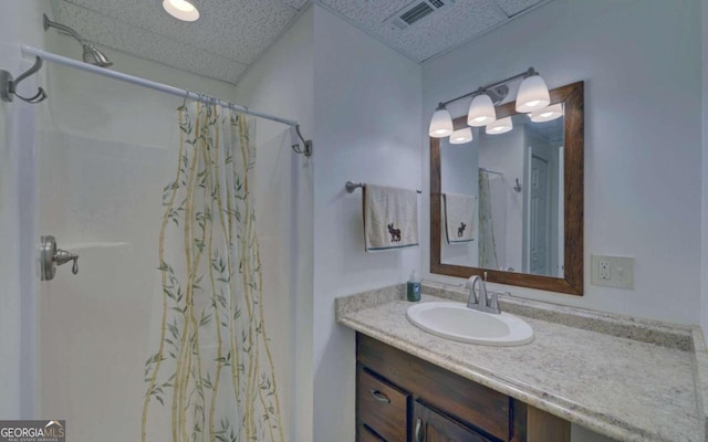 bathroom with a shower with curtain and vanity