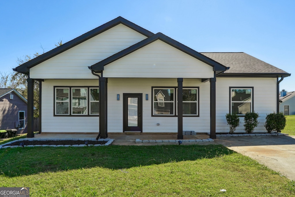 bungalow-style house featuring a front yard