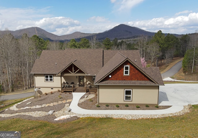 view of front facade featuring a mountain view