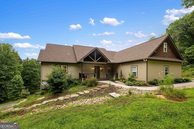 view of front of home featuring a front yard