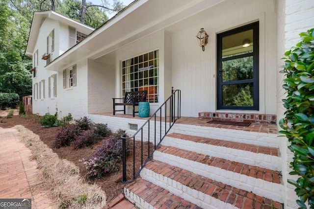 entrance to property featuring a porch