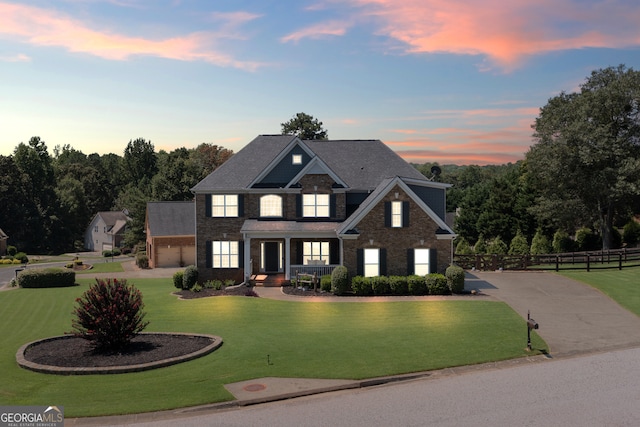 view of front facade featuring a lawn