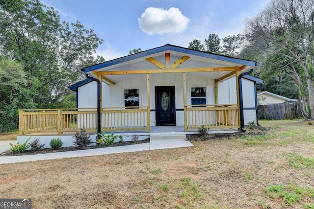 view of front of property featuring covered porch