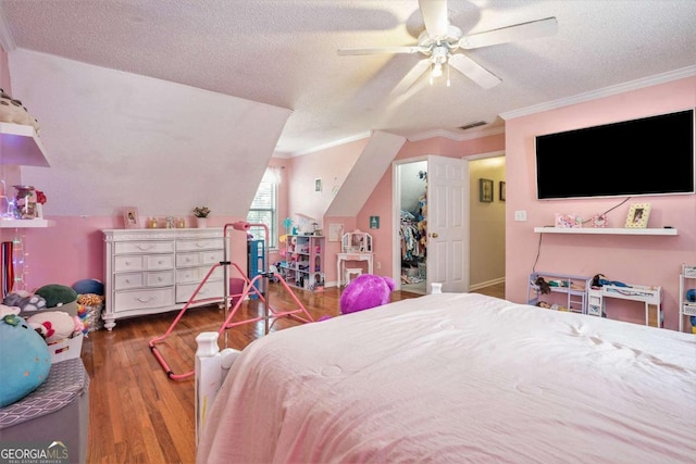 bedroom featuring a textured ceiling, ceiling fan, and hardwood / wood-style flooring