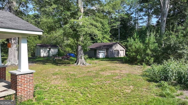 view of yard with a storage shed