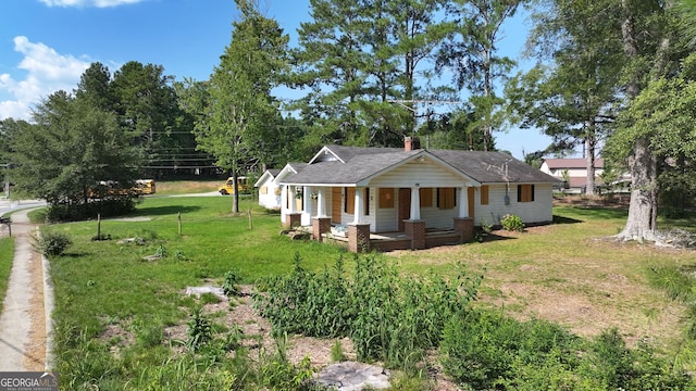 view of front of house featuring a porch and a front lawn