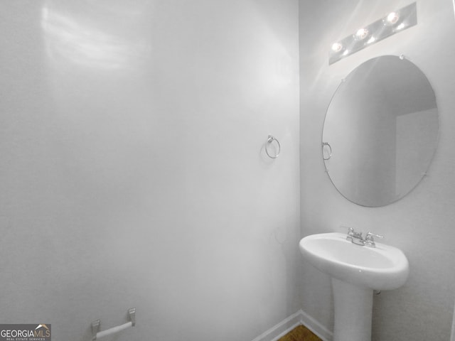 bathroom featuring sink