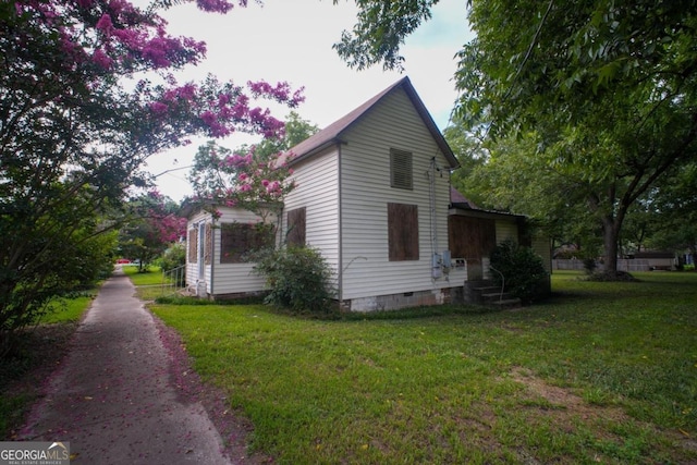 view of side of home featuring a lawn