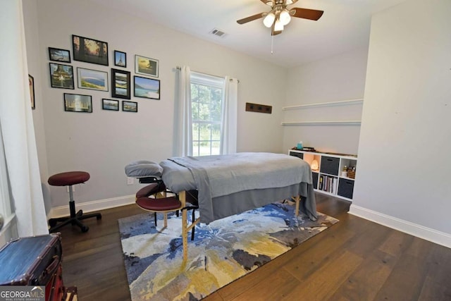 bedroom featuring dark wood-type flooring and ceiling fan