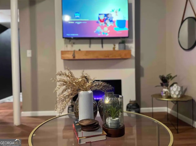 interior details with hardwood / wood-style floors