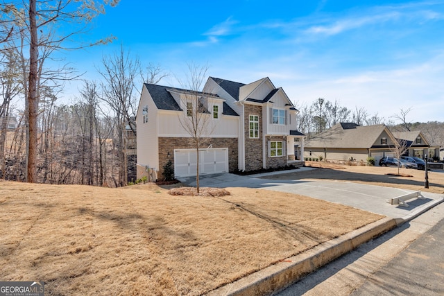 view of front facade with a garage and a front yard