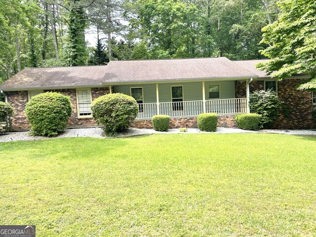 ranch-style house featuring a front lawn