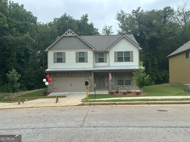 view of front facade featuring a garage