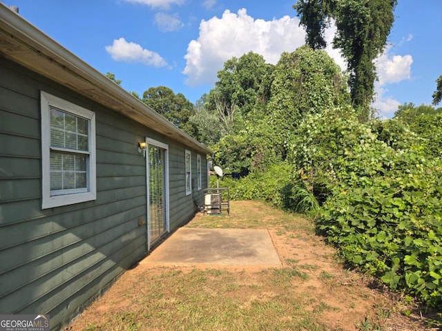 view of yard with a patio