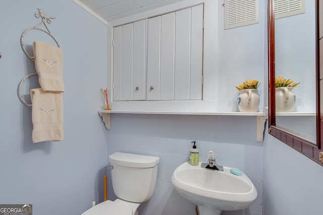 bathroom featuring toilet and sink