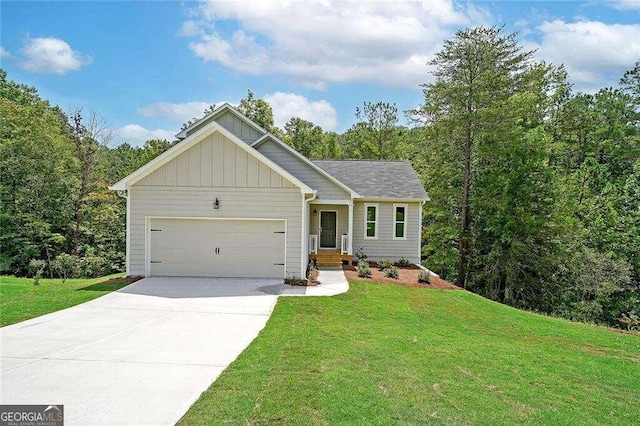 view of front facade with a garage and a front yard