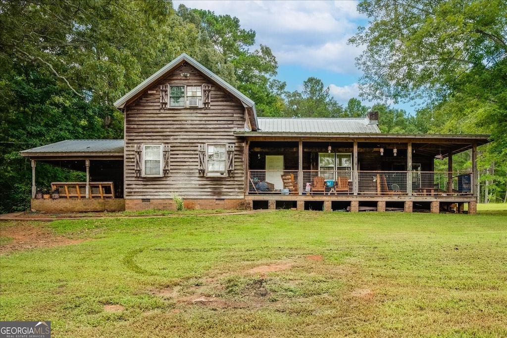 back of house featuring a lawn