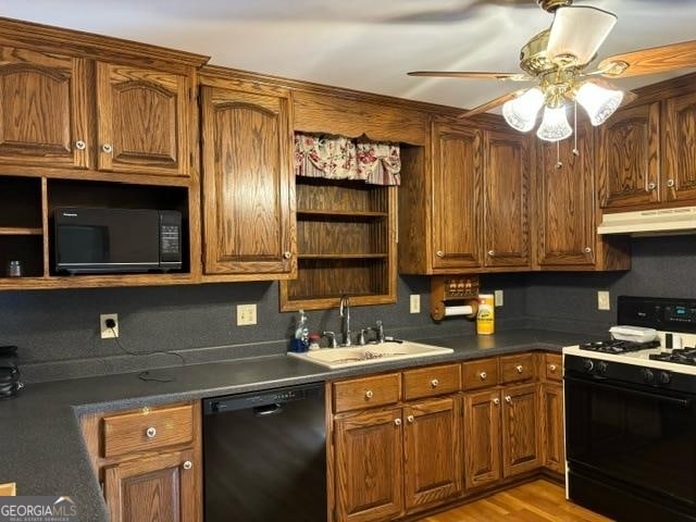 kitchen featuring black appliances, light hardwood / wood-style flooring, sink, and ceiling fan