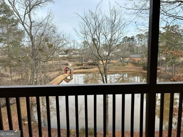 view of yard featuring a water view