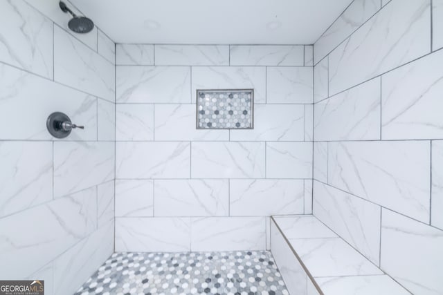 bathroom featuring tiled shower