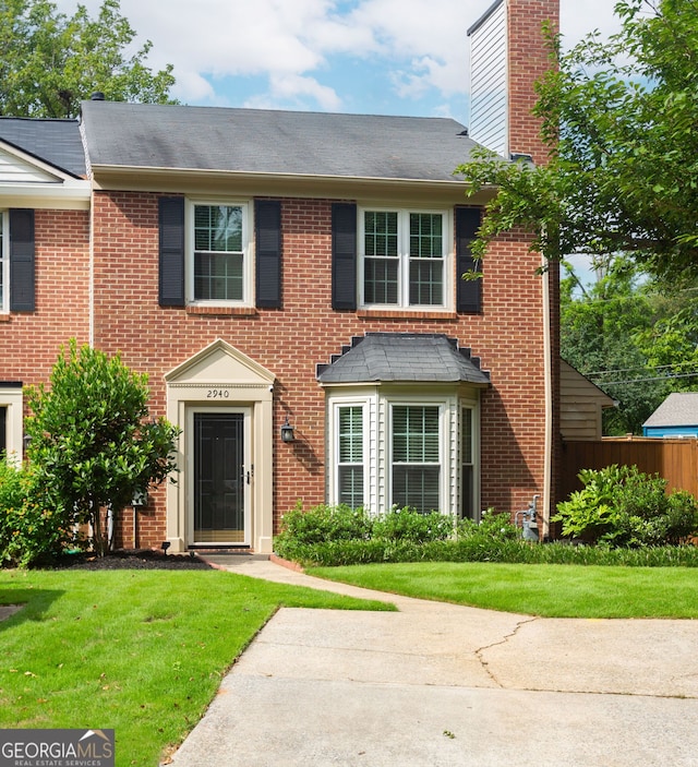 view of front of house with a front yard