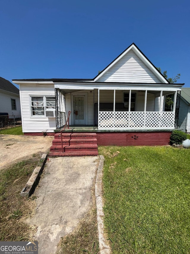 view of front facade with a porch and a front yard