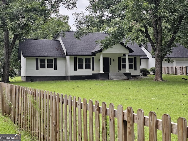 view of front of house featuring a front yard