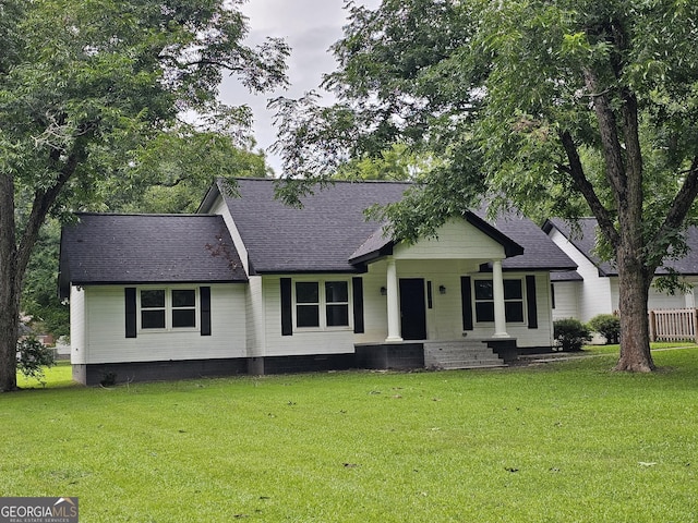 ranch-style house featuring a front lawn and covered porch