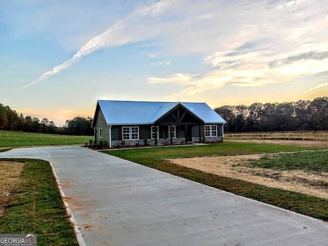 view of front of home featuring a yard