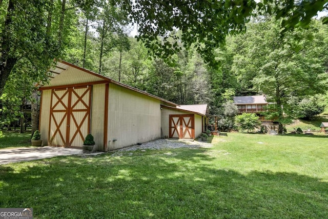 exterior space featuring a lawn