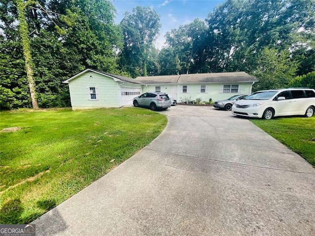 view of front of property featuring a front lawn and a garage