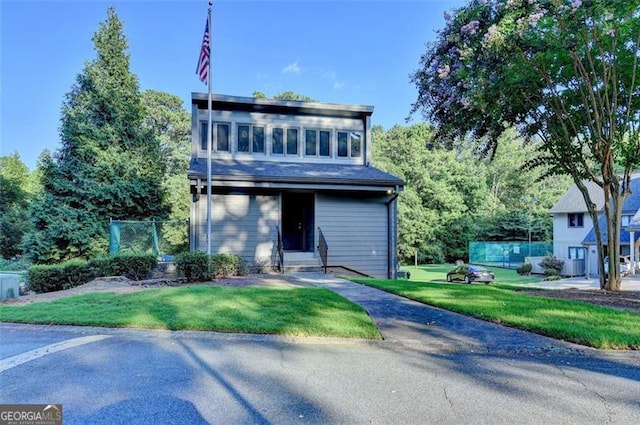 view of front of property with a front yard