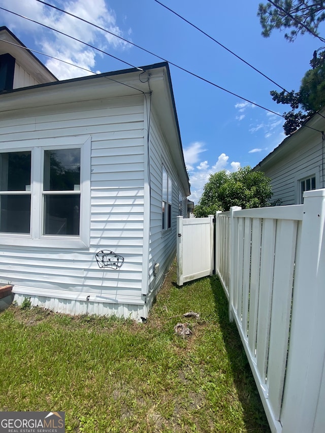 view of side of property featuring a yard