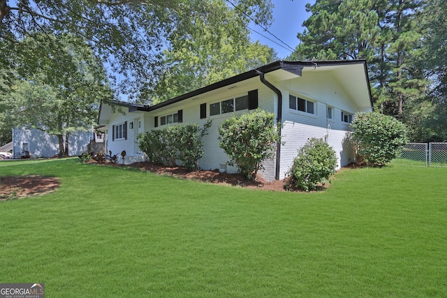 view of front of home with a front lawn