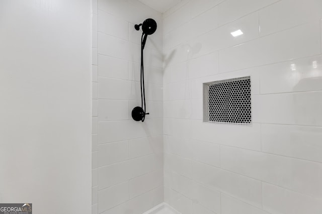 bathroom featuring tiled shower