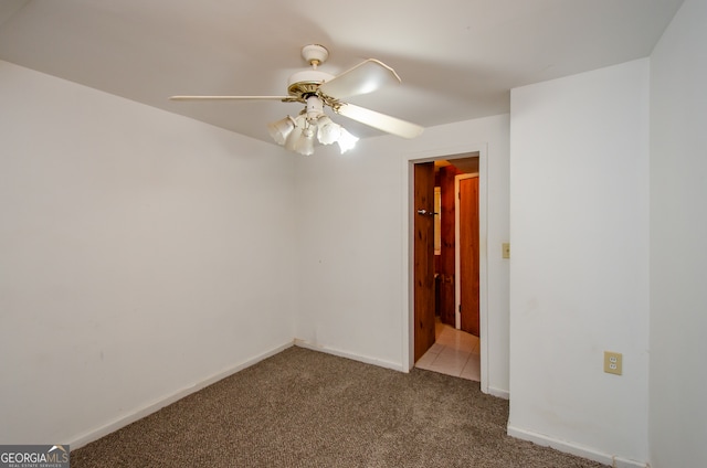 carpeted empty room featuring ceiling fan