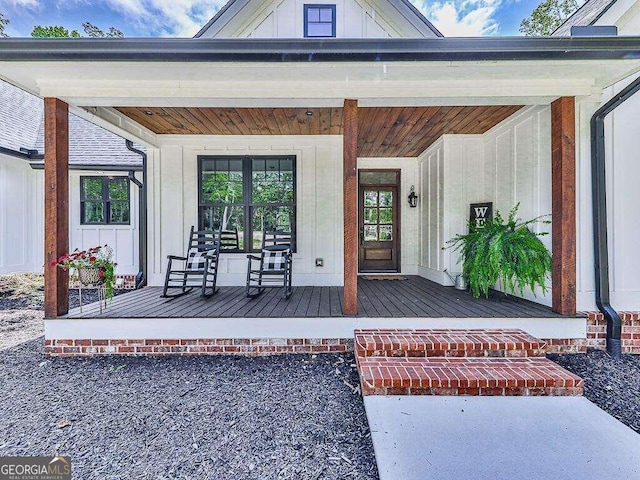 doorway to property featuring covered porch