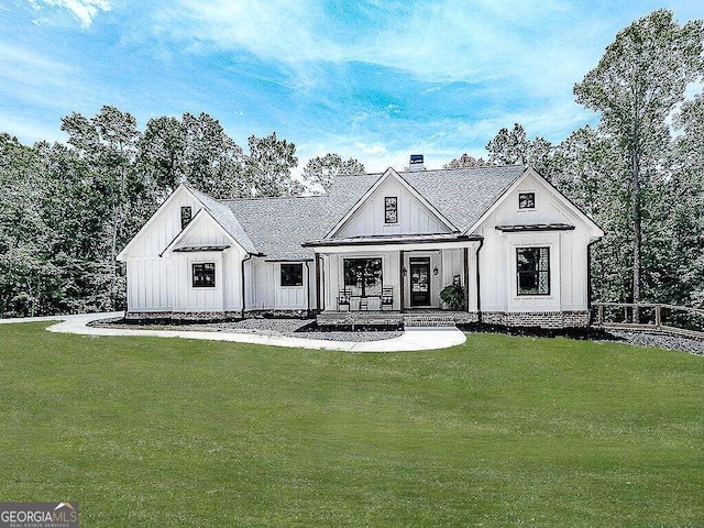 modern inspired farmhouse with a front lawn