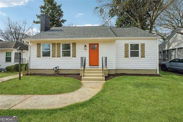 view of front of property featuring a front yard