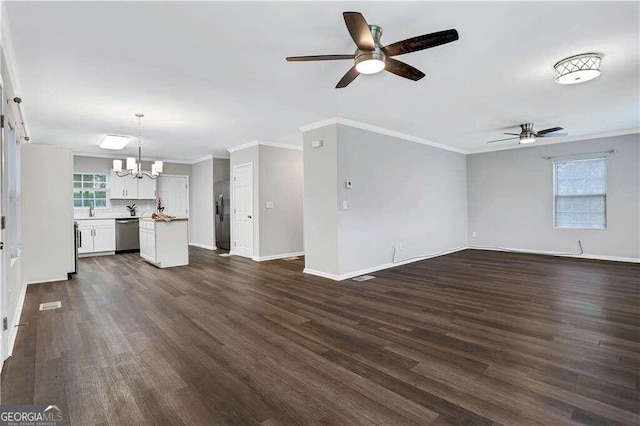 unfurnished living room featuring sink, dark hardwood / wood-style flooring, ornamental molding, and ceiling fan with notable chandelier