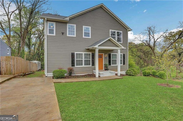 view of front of home featuring a front lawn