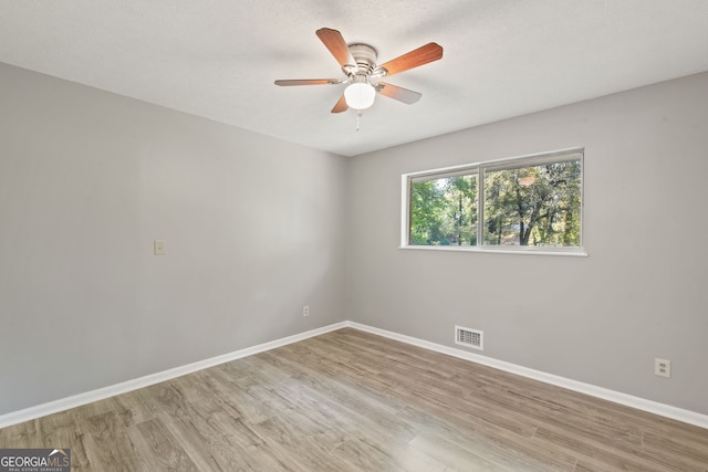 unfurnished room featuring light hardwood / wood-style floors and ceiling fan