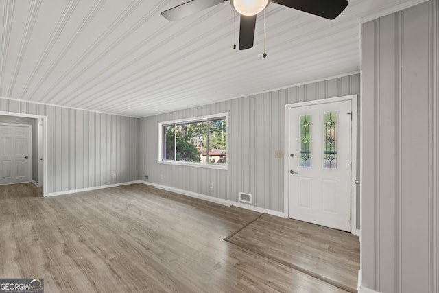 entryway with ceiling fan, crown molding, and light hardwood / wood-style flooring