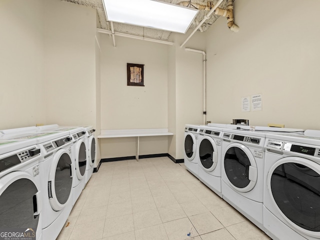 laundry room with light tile patterned flooring and independent washer and dryer