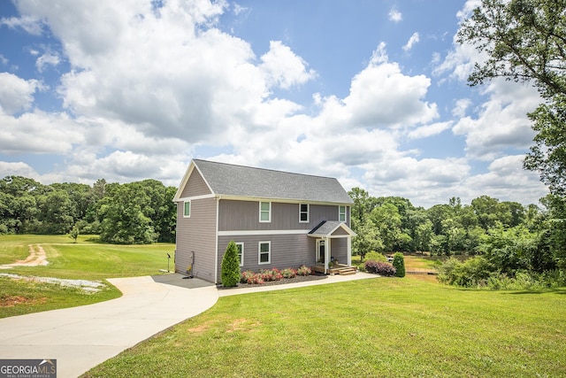 view of front of house featuring a front lawn