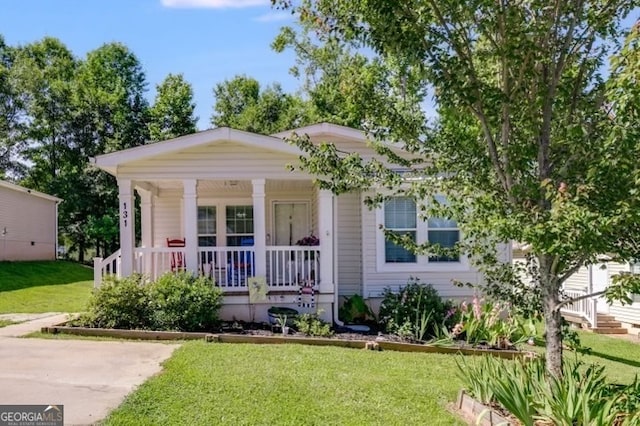 view of front of home featuring a front lawn and covered porch