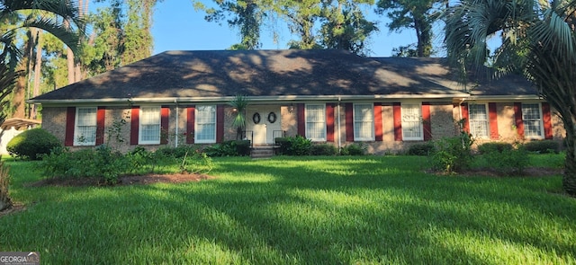 ranch-style house featuring a front yard