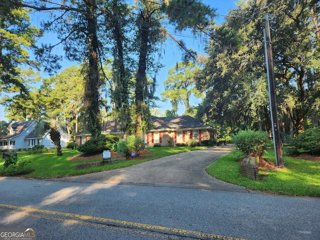 view of front of house with a front yard