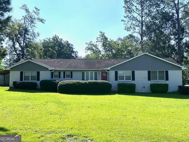 ranch-style home with a front lawn